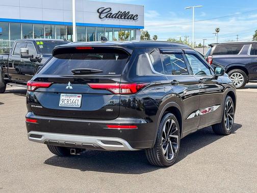 Black 2022 Mitsubishi Outlander SEL