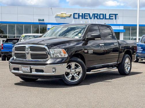 Brilliant Black Crystal Pearlcoat 2017 RAM 1500 Lone Star