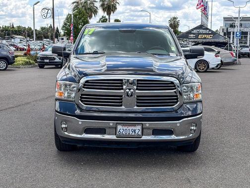 Brilliant Black Crystal Pearlcoat 2017 RAM 1500 Lone Star
