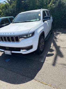 Bright White Clearcoat 2023 Jeep Wagoneer Base