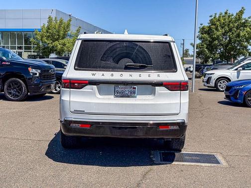 Bright White Clearcoat 2023 Jeep Wagoneer Base