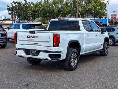 Summit White 2022 GMC Sierra 1500 AT4