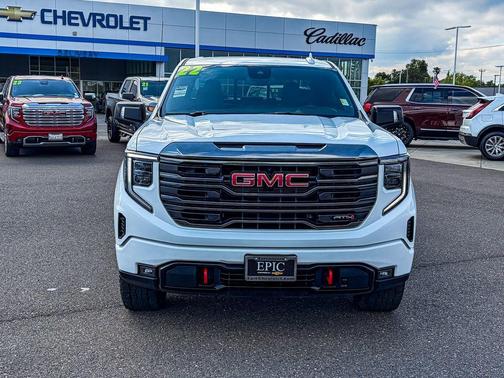 Summit White 2022 GMC Sierra 1500 AT4