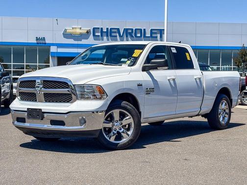 Bright White Clearcoat 2019 RAM 1500 Classic Big Horn