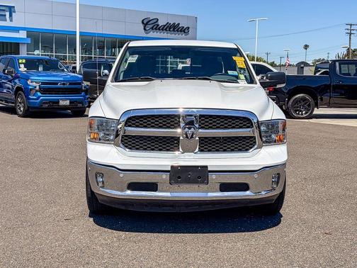 Bright White Clearcoat 2019 RAM 1500 Classic Big Horn