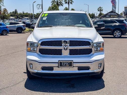 Bright White Clearcoat 2019 RAM 1500 Classic Big Horn