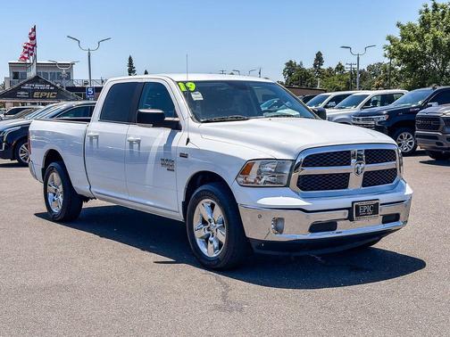 Bright White Clearcoat 2019 RAM 1500 Classic Big Horn