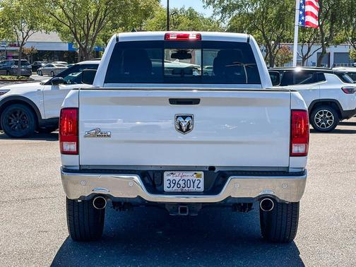 Bright White Clearcoat 2019 RAM 1500 Classic Big Horn