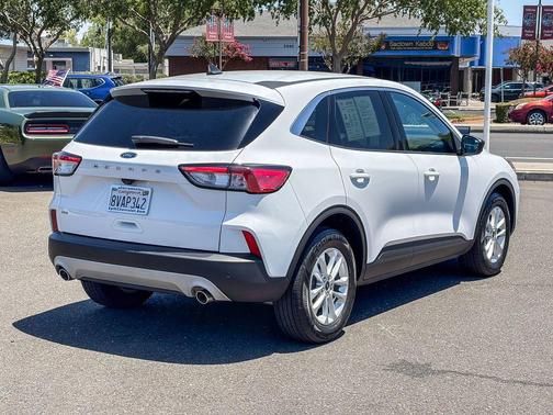Oxford White 2020 Ford Escape SE