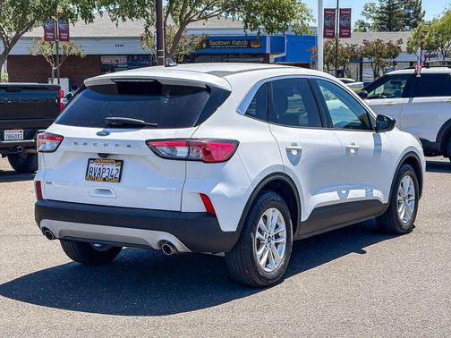 Oxford White 2020 Ford Escape SE