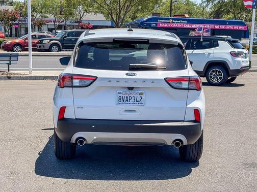 Oxford White 2020 Ford Escape SE