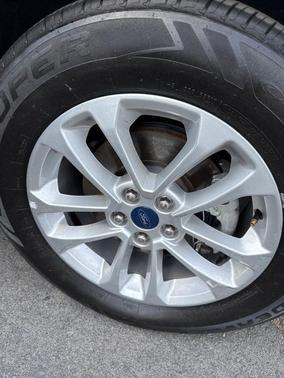 Oxford White 2020 Ford Escape SE