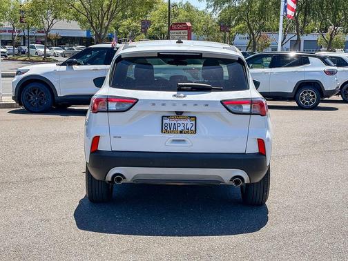 Oxford White 2020 Ford Escape SE