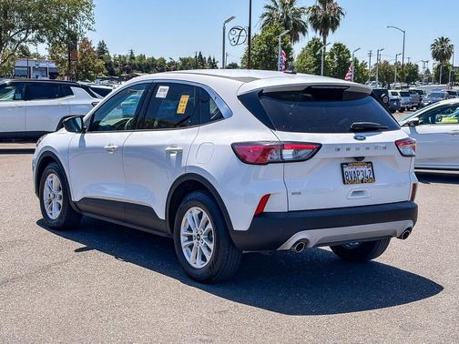 Oxford White 2020 Ford Escape SE
