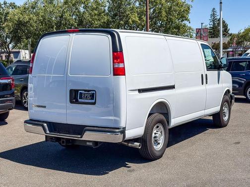 Summit White 2025 Chevrolet Express 3500 Work Van
