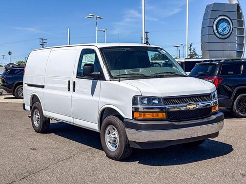 Summit White 2025 Chevrolet Express 3500 Work Van