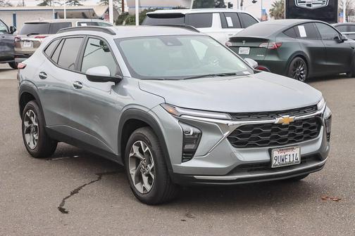 Sterling Gray Metallic 2025 Chevrolet Trax LT