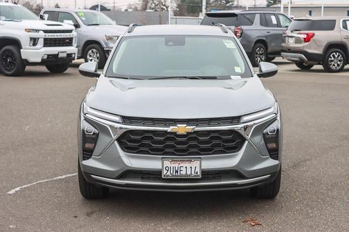 Sterling Gray Metallic 2025 Chevrolet Trax LT