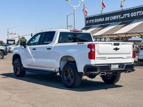 Summit White 2026 Chevrolet Silverado 1500 Custom Trail Boss