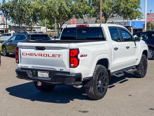 Summit White 2025 Chevrolet Colorado Z71