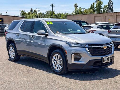 Sterling Gray Metallic 2023 Chevrolet Traverse LS