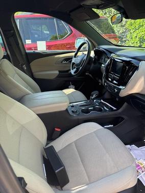 Sterling Gray Metallic 2023 Chevrolet Traverse LS