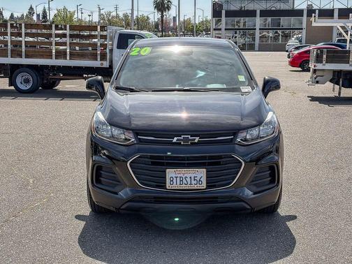 Mosaic Black Metallic 2020 Chevrolet Trax LS
