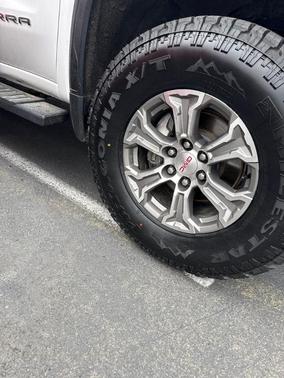 Summit White 2019 GMC Sierra 1500 SLT