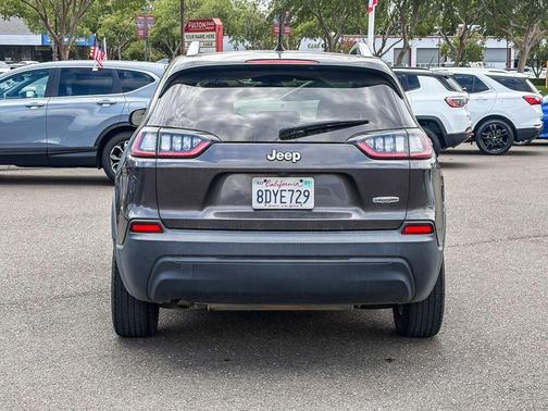 Granite Crystal Clearcoat Metallic 2019 Jeep Cherokee Latitude Plus
