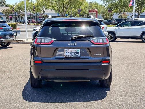 Granite Crystal Clearcoat Metallic 2019 Jeep Cherokee Latitude Plus