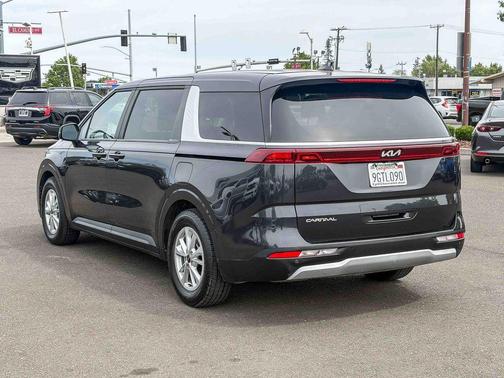 2024 Kia Carnival LX