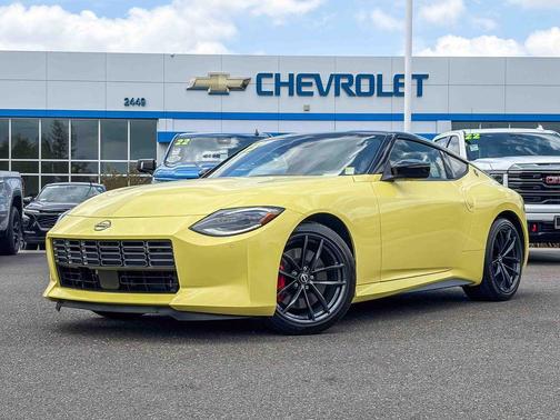 2 Tone Yellow 2023 Nissan Z Performance