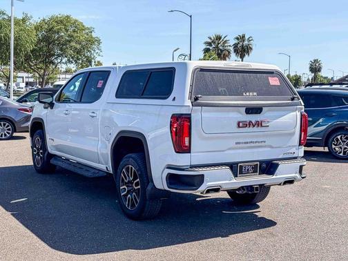 Summit White 2023 GMC Sierra 1500 AT4