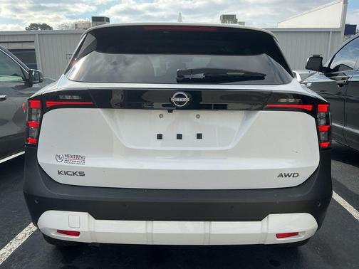 2025 Nissan Kicks SV