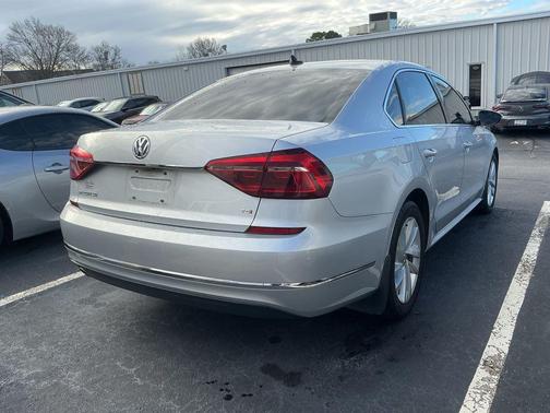 2018 Volkswagen Passat 2.0T SE