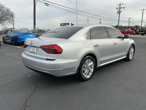 2018 Volkswagen Passat 2.0T SE