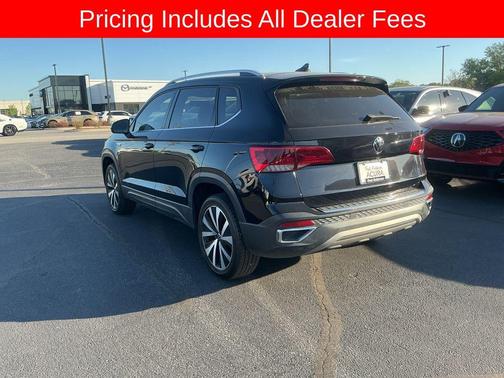 Deep Black Pearl 2022 Volkswagen Taos 1.5T SE