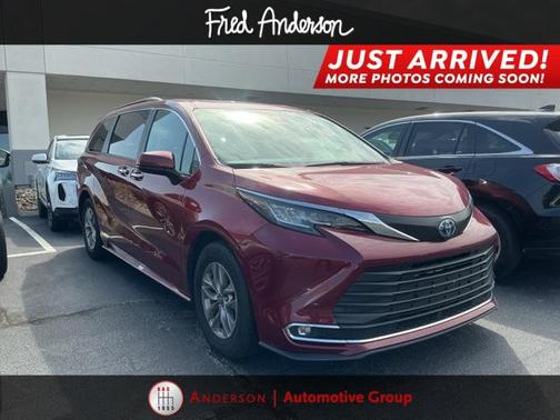 2023 Toyota Sienna XLE 8 Passenger