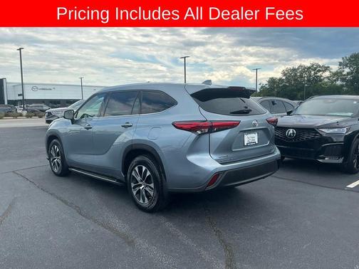 Moon Dust 2021 Toyota Highlander XLE