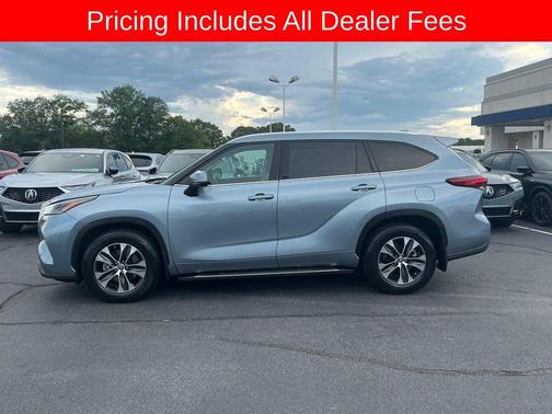 Moon Dust 2021 Toyota Highlander XLE
