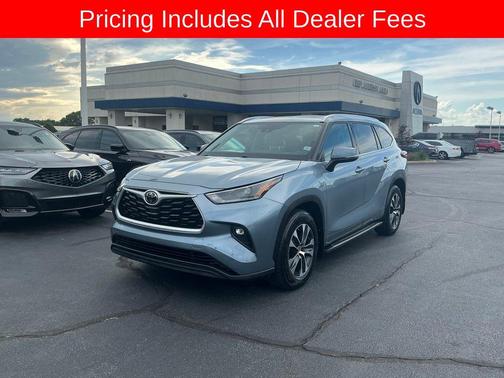 Moon Dust 2021 Toyota Highlander XLE
