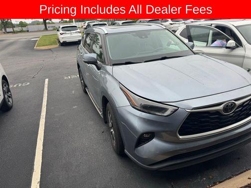 Moon Dust 2021 Toyota Highlander XLE