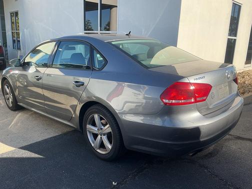 2015 Volkswagen Passat 1.8T Auto S
