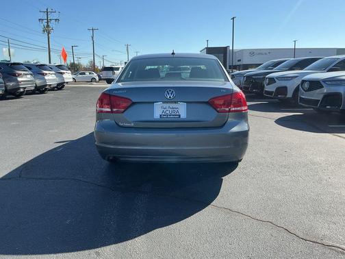 2015 Volkswagen Passat 1.8T Auto S