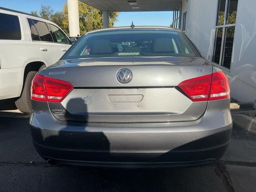 2015 Volkswagen Passat 1.8T Auto S