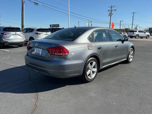 2015 Volkswagen Passat 1.8T Auto S