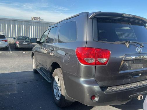 2016 Toyota Sequoia SR5