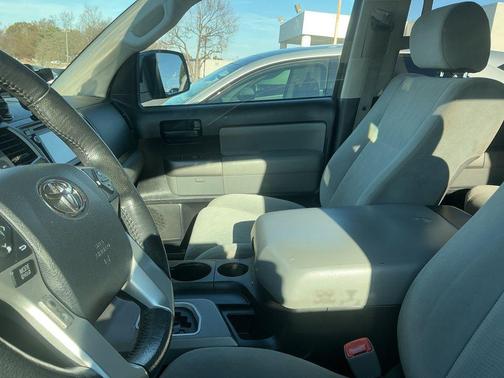 2016 Toyota Sequoia SR5