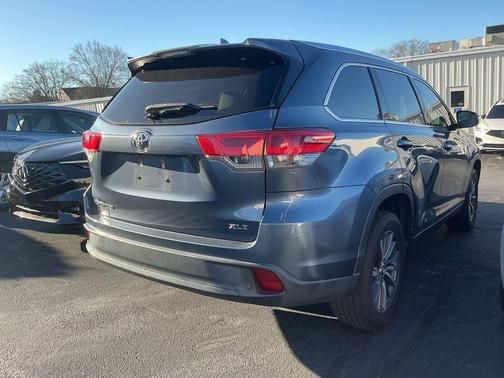 2023 Toyota Highlander Hybrid Platinum