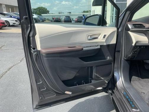 2024 Toyota Sienna Platinum 7 Passenger